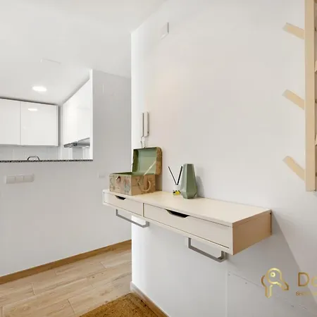 Apartment Cozy With Sea View And Private Parking In