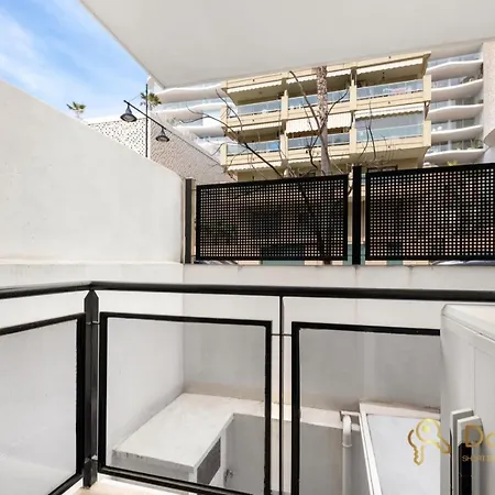 Cozy With Sea View And Private Parking In Apartman