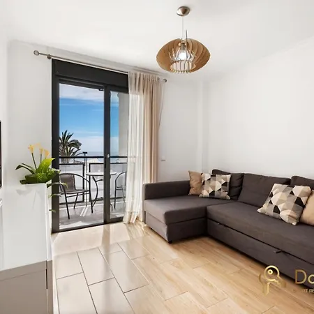 Apartment Cozy With Sea View And Private Parking In *