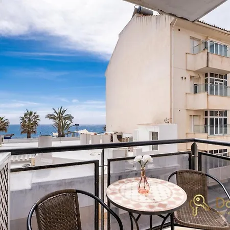 Apartman Cozy With Sea View And Private Parking In