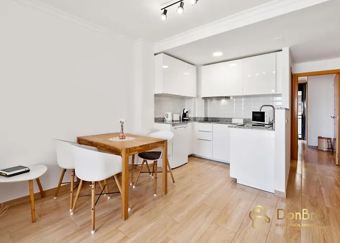 Cozy With Sea View And Private Parking In