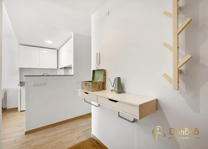 Appartamento Cozy With Sea View And Private Parking In