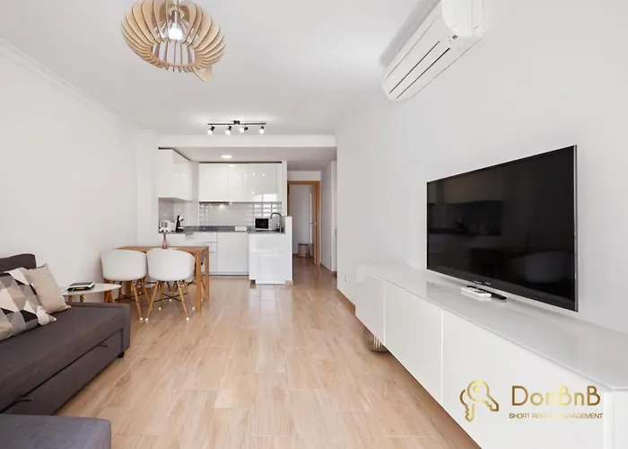 Cozy With Sea View And Private Parking In