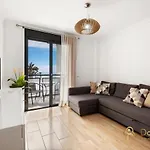 Daire Cozy With Sea View And Private Parking In *