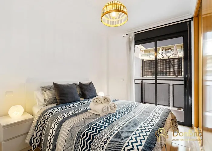 Cozy With Sea View And Private Parking In Appartement Fuengirola