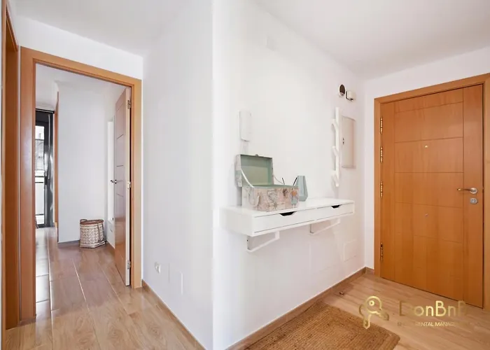 Cozy With Sea View And Private Parking In