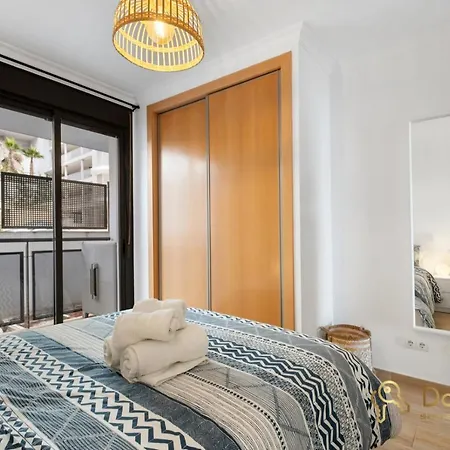 Lägenhet Cozy With Sea View And Private Parking In Fuengirola